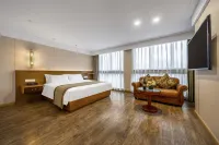 Junchao Mira Hotel (Ranjiaba Flower Garden Light Rail Line 6 Station)