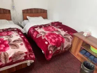 Baiwei Sichuan Cuisine Homestay Hotels near Payang Wetland Boardwalk Scenic Area