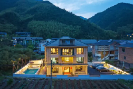 Jushang Anjisen is a travel and pool resort