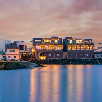 Ocean Pool Windmill Spa 108 โรงแรมใกล้หิน Jeolbuam Rock