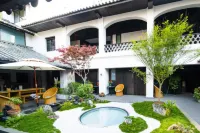 Kunming Haiyuan Boutique Homestay (Nanping Pedestrian Street) Hotels near Xiangyun Street