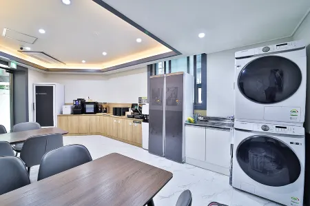 Hotel Lion Отели рядом с достопримечательностью «Университет Чхонджу»