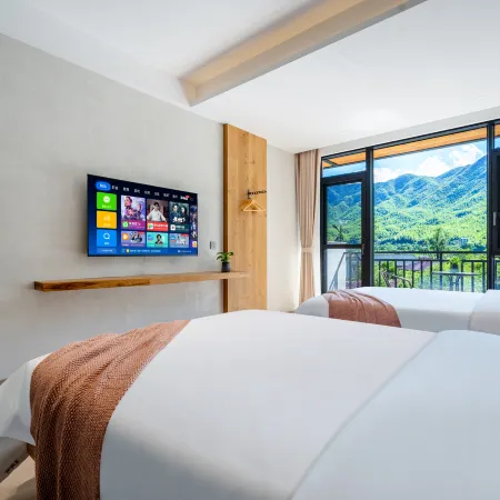 Dragon Pool Inn (Anji Zhangcun Longwang Mountain Gorge Rafting Branch)