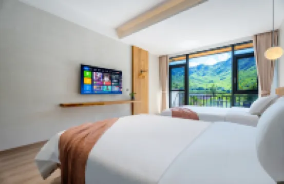 Dragon Pool Inn (Anji Zhangcun Longwang Mountain Gorge Rafting Branch)