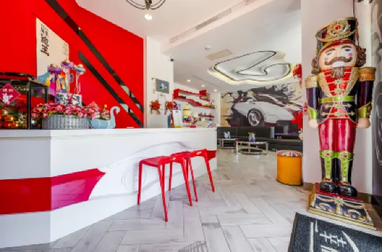 Happiness Romantic B&B Hotels in Donggang Town