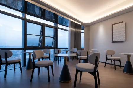 Sky · Yunji 51 High altitude River View Resort Hotel( OlympicSportsCenterLonghuTimesTianjieBranch) Отели рядом с достопримечательностью «Chongqing Zoo»