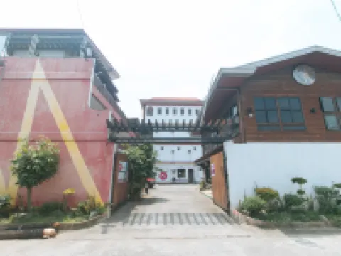 RedDoorz @ Joels Apartelle ビニャンのホテル