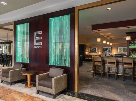 DoubleTree by Hilton New York LaGuardia Airport Отели рядом с достопримечательностью «Free Synagogue of Flushing»