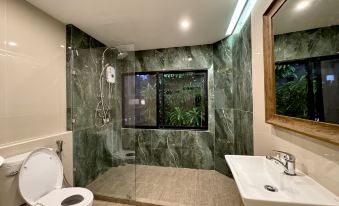 Avalan PhayaThai Airport Link