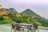 Encounter Mountains and See the Sea Villa Homestay