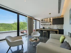 Huixin Retreats