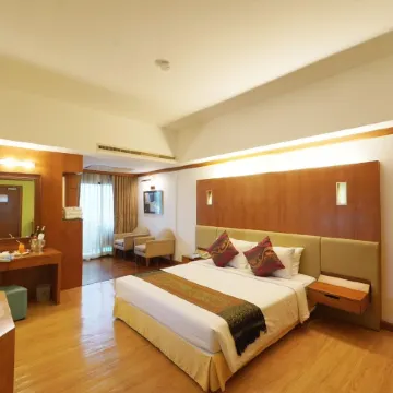 Riverside Bangkok Hotel Отели рядом с достопримечательностью «Пирс Kiak Kai»