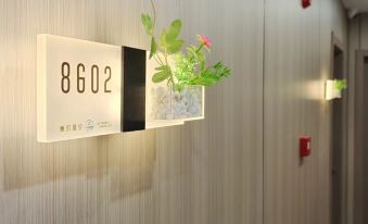 Yuzhi Starry Sky Hotel (Tianfu International Airport Branch)