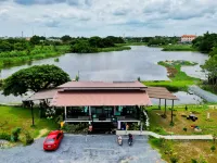 Tiny Island Lake Lodge Hotels near Bang Khae