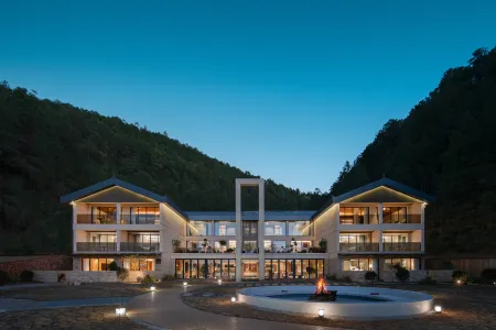 Lugu Lake Manchen Holiday Homestay Отели рядом с достопримечательностью «Lugu Lake Viewing Platform»