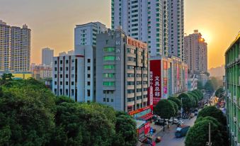 Xincai Hotel (Nanning Chaoyang Square Railway Station Subway Station Store)