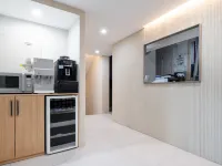 alma Hotel Các khách sạn gần Trung tâm mua sắm U:US