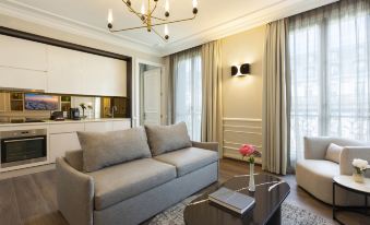 La Clef Tour Eiffel Paris by The Crest Collection