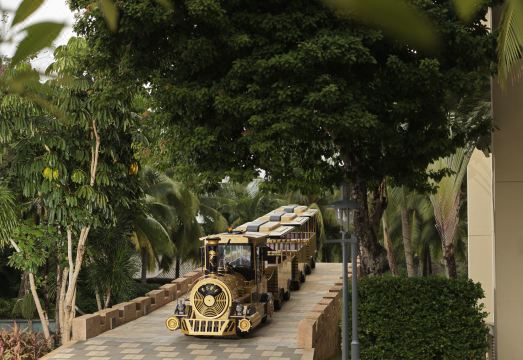 페어몬트 리조트의 보트 투어 모습