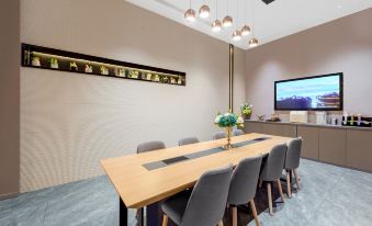 Homeinn Selected Hotel (Aksu Railway Station Jiefang South Road)