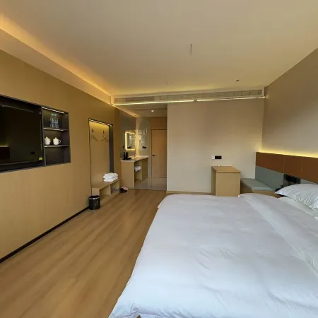 Lan Feng Hotel (Weining Caohai Convention and Exhibition Center)
