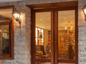 Popular 4-Star Select Hotels in Malé