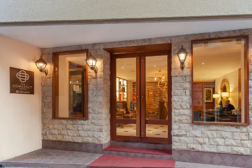 The Somerset Hotel - servizio colazione