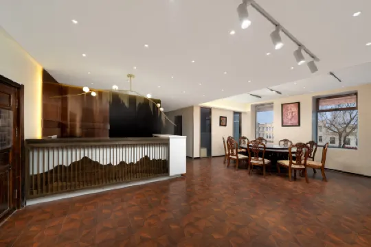 huajiantang hotel Harbin Pedestrian ZhongyangStreet ，Chinese-baroque Block Station Отели рядом с достопримечательностью «Zhou Enlai Forepart Harbin Develop Revolution Activity Domicile Relic Site»