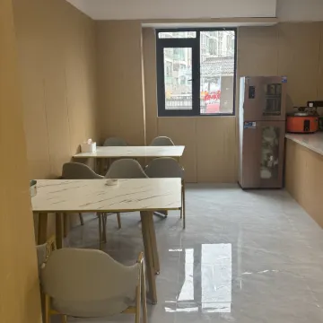 Lan Feng Hotel (Weining Caohai Convention and Exhibition Center)