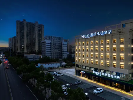 Kyriad Marvelous Hotel Wuhan Huazhong University of Science and Technology Guanggu 1st Road Отели рядом с достопримечательностью «Squirrel Paradise»