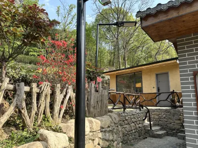 Huoshan Canyon Inn (Liuwanqingxia Scenic Area)