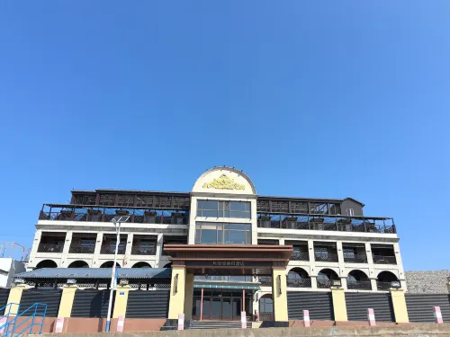 Moon Bay Holiday Hotel