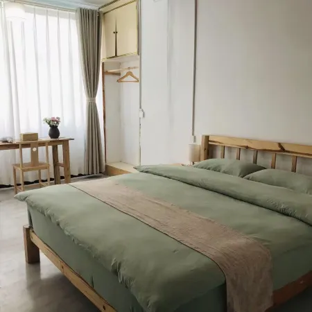 Weishan Huiyinghua B&B