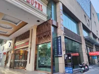 Chenyunchang Esports Hotel (Huaihua City Central Branch)
