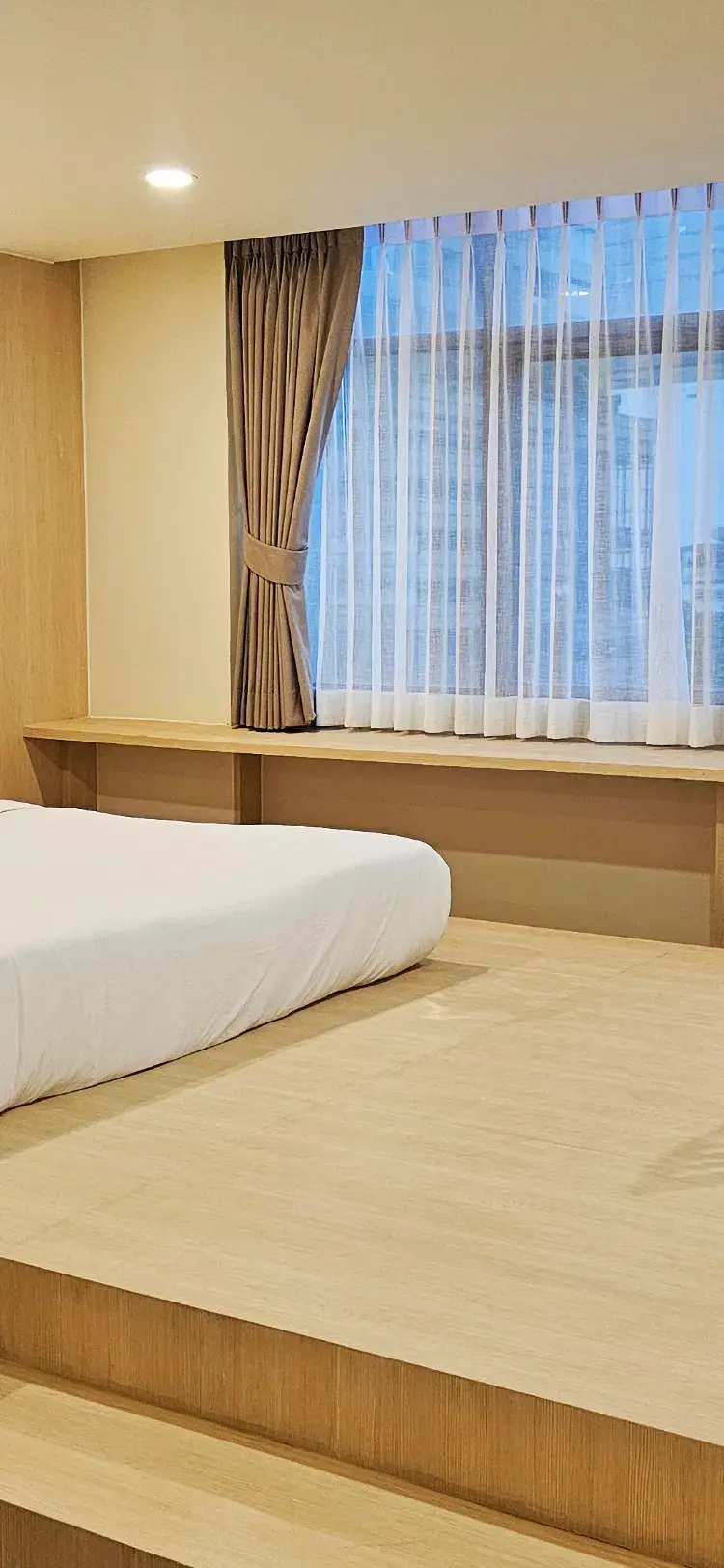 ห้องใหญ่ อ่างอาบน้ำ วิวสวน