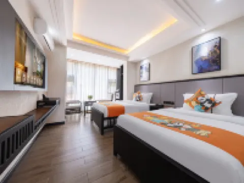 Golden  Coast  YuLong  Resort  Hotel Hotels in Shilin Yi Autonomous County