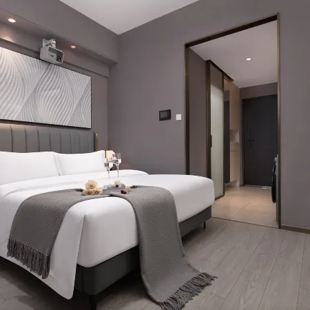 Hezhou Scenic Hotel (Changsha Wuyi Square Peiyuanqiao Subway Station)