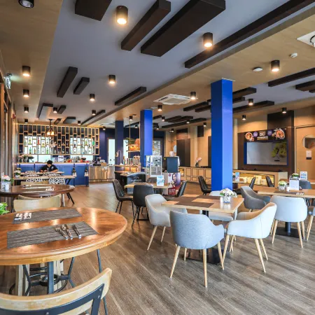 Novotel Koh SI Chang Отели рядом с достопримечательностью «Ко Си Чанг»