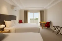 Vermillion Hotel - balcony