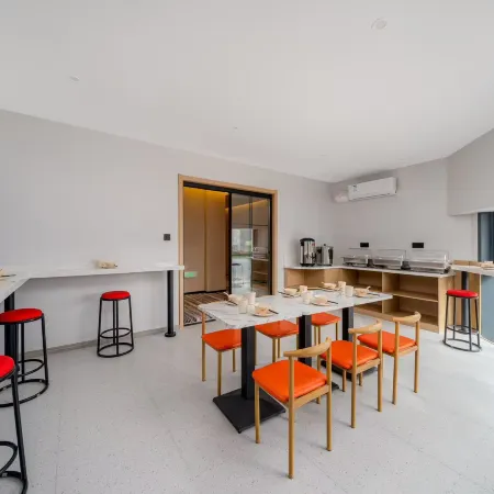 Qinghe Hotel (Wujiang Huijin Plaza)