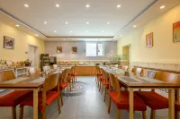 Homeinn Hotel (Pingyao Ancient City West Gate Again See Pingyao Theater)