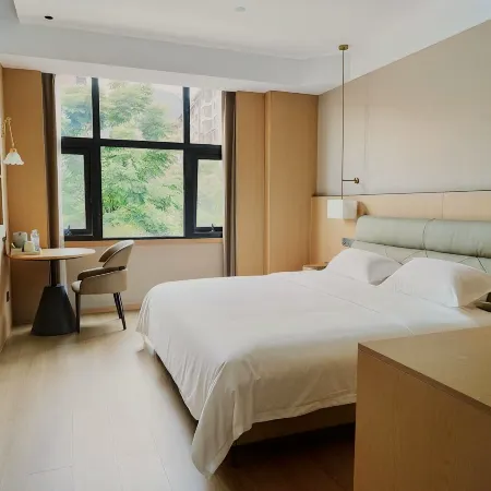 Linglongyu Hotel (Peony Lake Wetland Park Branch)
