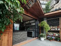 千山月·Chillvibes星空泳池|觀景美宿（西江千戶苗寨觀景台店） - 酒吧