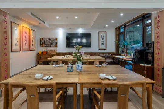 Bodhi Lingyin No.1 Courtyard (Lingyin Temple Store in West Lake Scenic Area) Отели рядом с достопримечательностью «Lengquan Pavilion»