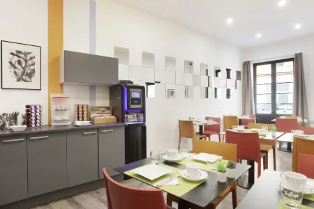 L'Alcove Hotel Отели рядом с достопримечательностью «Университет Кот д'Азур - Кампус Тротаба»