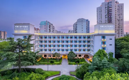 Ou Xia Mediterranean Hotel (Shanghai Xinzhuang Subway Station North Square Branch) Отели рядом с достопримечательностью «Zhuanqiao Park»