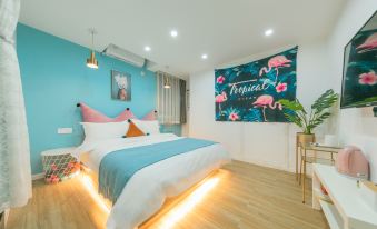 Sweet Time Homestay (Chongqing Jiefangbei Pedestrian Street Hong Ya Dong)