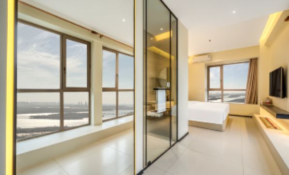 Bochen Jiamu Hotel (Rongchuang Amusement Park Shimao Avenue Subway Station Branch)