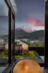 Peak Vista-Golden Peaks View Resort: Sky Garden Café & Snow Mountain Terrace (Lijiang Ancient Town) 리장금탑 관광지 주변 호텔