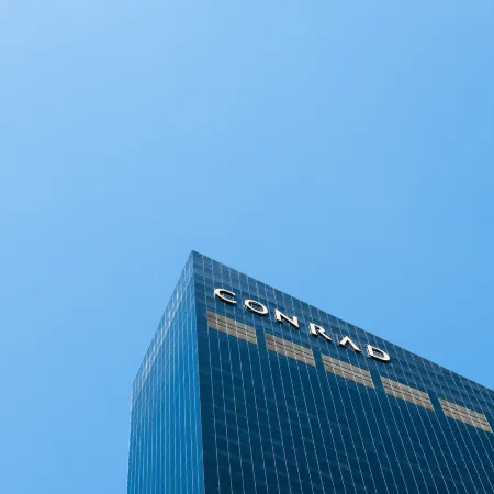 Conrad Seoul Отели рядом с достопримечательностью «Станция Yeouido»